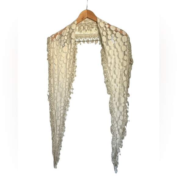 Vintage lace wrap/shaw - Picture 2 of 7